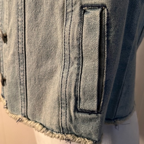 Indigo Rein jean vest frayed hem pockets small EUC - Picture 4 of 6